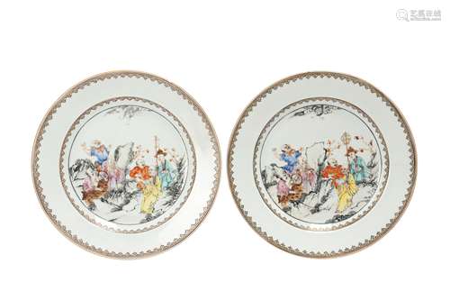 A PAIR OF CHINESE FAMILLE ROSE 'LUOHANS' DISHES.