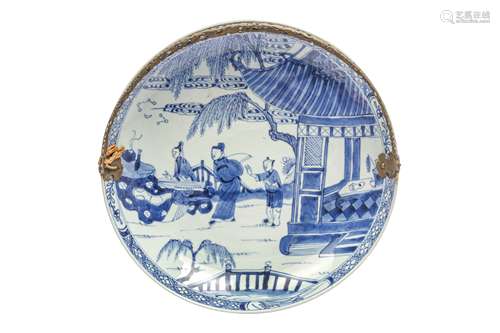 A CHINESE BLUE AND WHITE FIGURATIVE DISH.