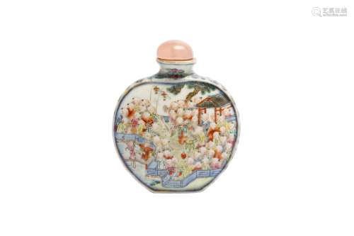 A CHINESE FAMILLE ROSE 'HUNDRED BOYS' SNUFF BOTTLE.
