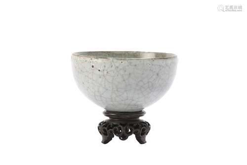 A CHINESE GE-TYPE BOWL.