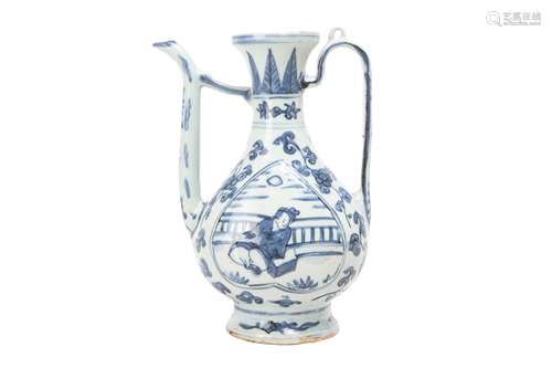 A CHINESE BLUE AND WHITE EWER.