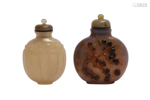 TWO CHINESE AGATE SNUFF BOTTLES.