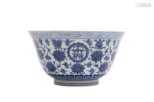 A CHINESE BLUE AND WHITE 'BAJIXIANG' BOWL.