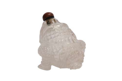 A CHINESE ROCK CRYSTAL 'THREE-LEGGED TOAD' SNUFF BOTTLE.