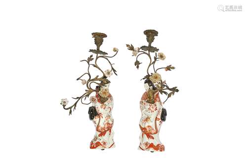 A PAIR OF IMARI BIJIN WALL CANDLE HOLDERS.