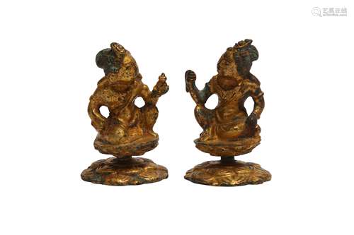 A PAIR OF CHINESE GILT-BRONZE BUDDHIST ATTENDANTS FIGURES.