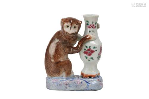 A CHINESE FAMILLE ROSE 'MONKEY' VASE.