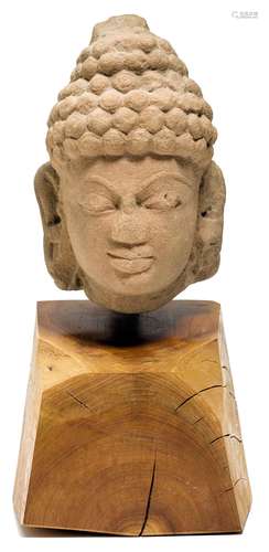 A FINE SANDSTONE HEAD OF A JINA.