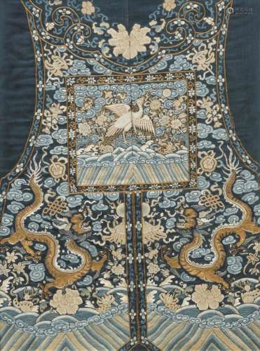 AN EMBROIDERY FOR A LADIE’S COURT WEST (XIAPEI).