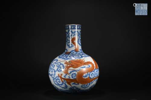 Blue-and-white Iron-red Globular Vase