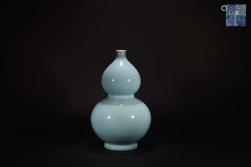 Sky-blue-glazed Gourd-shaped Vase