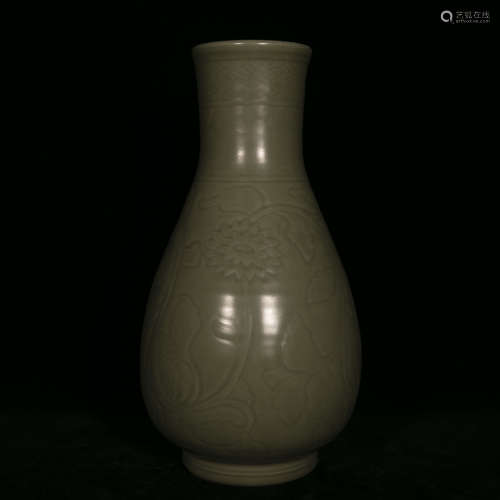 Ming style Long quan kiln porcelain vase