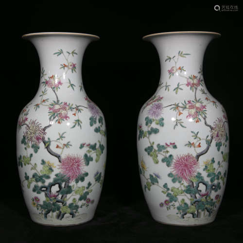 A pair of Qing famille rose flower pattern porcelain vases