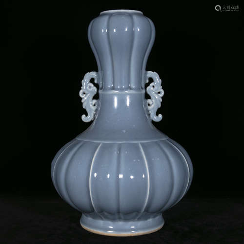 Qing qianlong style blue glaze two-ears porcelain vase