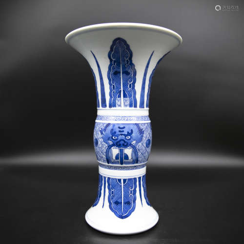 Qing Kangxi style blue and white tao tie pattern porcelain v...