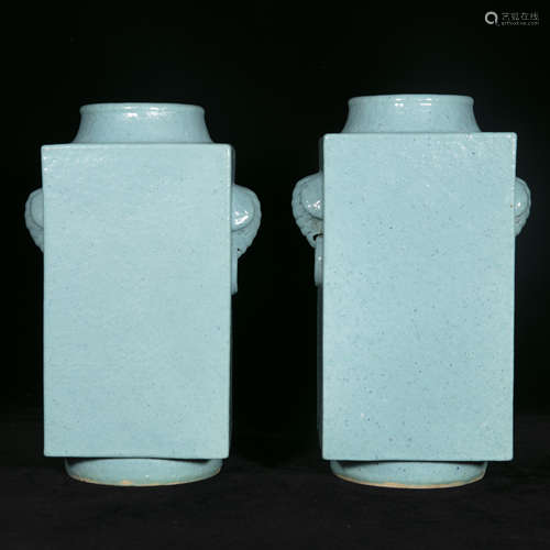 A pair of Qing green glaze porcelain vases CONG style