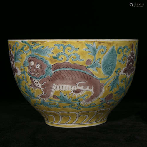 Ming Su San Cai porcelain lione pattern bowl