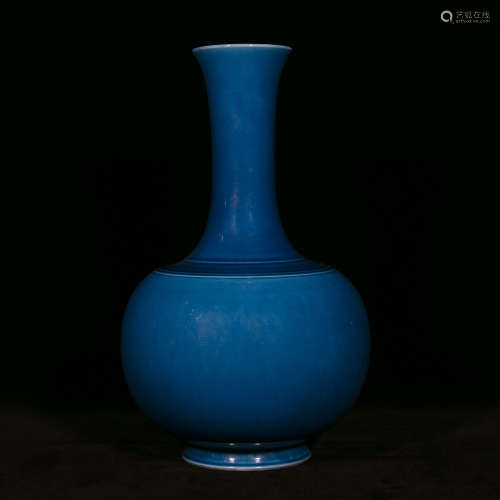 Qing qianlong style blue glaze porcelain vase