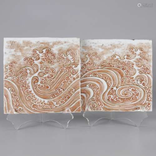 清中期 矾红描金海水纹瓷板两块