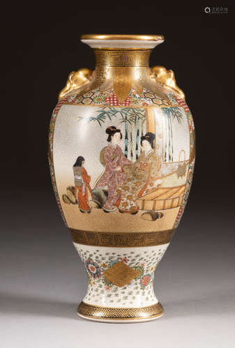 SATSUMA-VASE MIT DEKOR VON ARISTOKRATINNEN