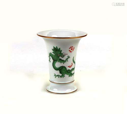 Bechervase mit Ming Drache grün, Meissen