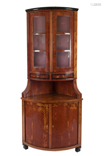 Eck-Vitrinenschrank, Biedermeier um 1840