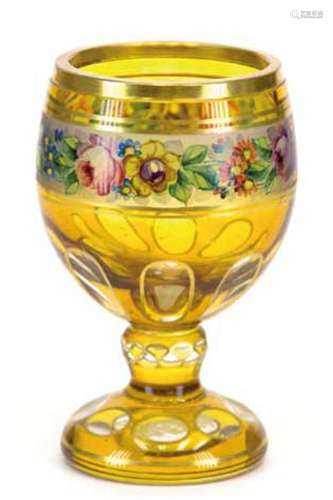 Pokalglas, Klarglas mit gelbem Überfang, polychrome Blumenbo...