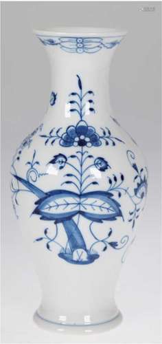 Meissen-Vase, Zwiebelmuster, Balusterform, 1. Wahl, H. 23,5 ...