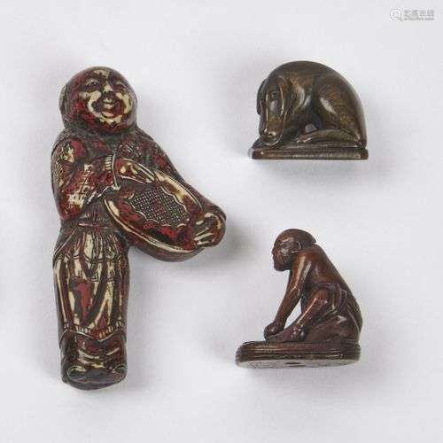 JAPON XXe siècle Trois netsuke : en bois de cer…