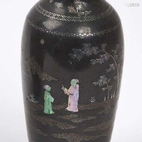 CHINE XIXe siècle Vase balustre à col étroit en p…