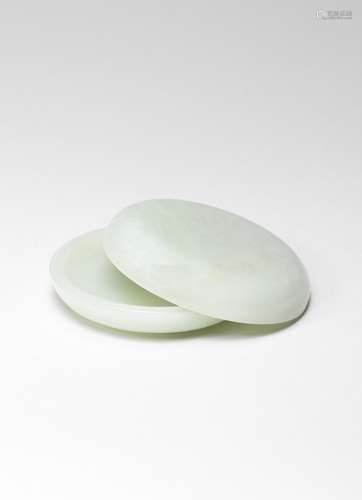 A PALE GREEN JADE CIRCULAR BOX AND COVER Qianlong/Jiaqing (3...