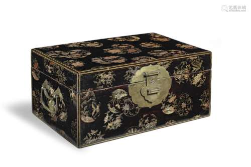 A RARE GILT-LACQUERED RECTANGULAR DOCUMENT BOX AND COVER Yon...