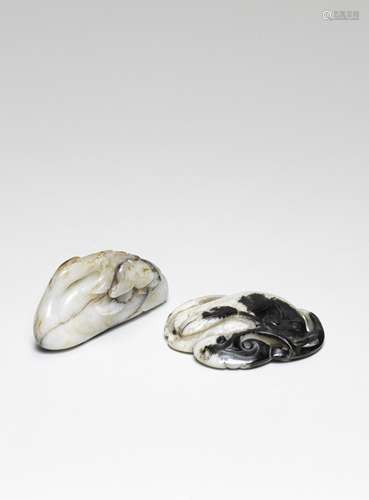 A BLACK AND BEIGE JADE 'LINGZHI' PENDANT Late Ming Dynasty (...