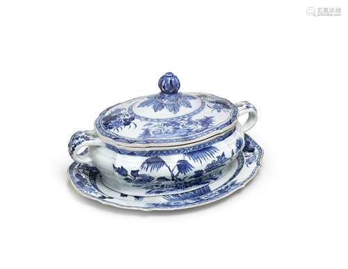 A BLUE AND WHITE 'SILVER-SHAPED' TUREEN, COVER AND STAND Qia...