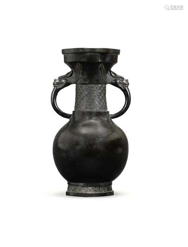 AN ARCHAISTIC BRONZE VASE Yuan/Ming Dynasty