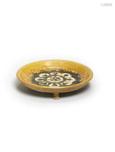 A SANCAI-GLAZED TRIPOD DISH Tang Dynasty