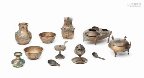 A RARE SET OF ARCHAIC MINIATURE RITUAL BRONZE VESSELS Han Dy...