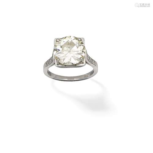 DIAMOND SINGLE-STONE RING