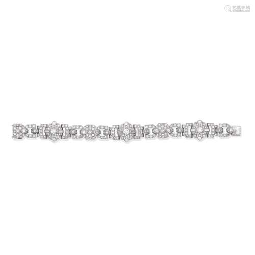 AN ART DECO DIAMOND BRACELET, CIRCA 1930