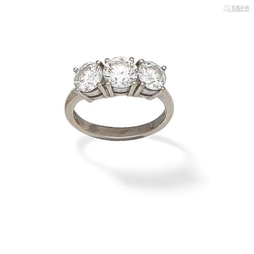 DIAMOND THREE-STONE RING