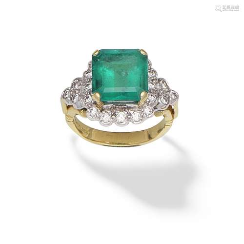 EMERALD AND DIAMOND RING