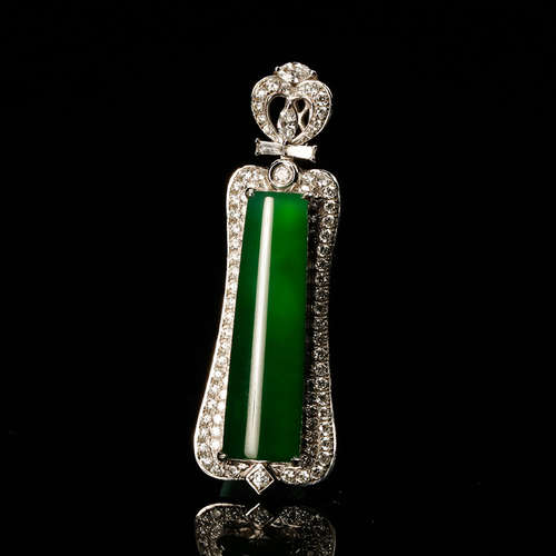 CHINESE GREEN JADEITE PENDANT