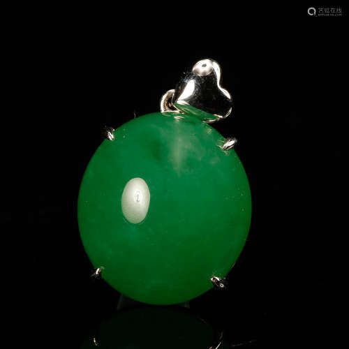 CHINESE GREEN JADEITE PENDANT