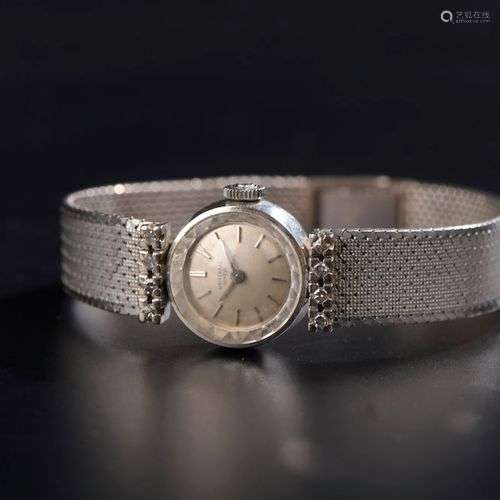 UNIVERSAL Genève. Montre bracelet de dame en or gris 18k, le...