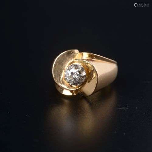 Bague tank en or jaune 18k, le chaton tourbillonnant griffé ...