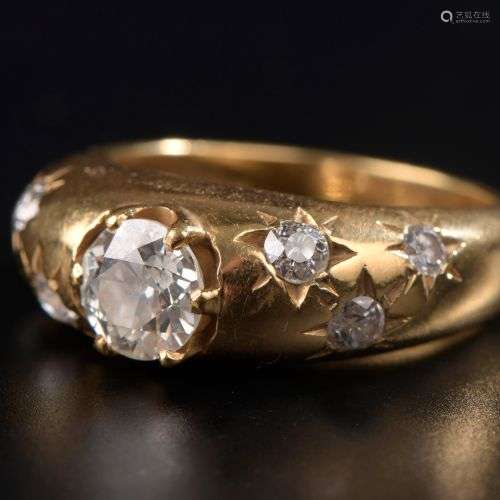 Bague en or jaune 18k centrée d'un diamant taille ancienne d...