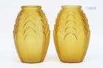 Paire de vases art déco français en verre cristal jaune sati...