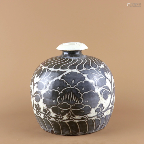 A Chinese Cizhou-Type Flower Pattern Porcelain Vase