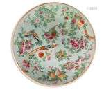 PAIRE DE PETITES ASSIETTES EN PORCELAINE DE CANTON Chine, fi...