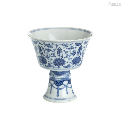 Bowl with foot in Chinese porcelain